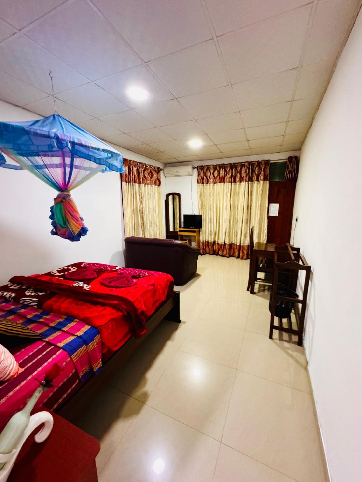 Adams Peak Grand Hotel Nallathanniya Eksteriør billede